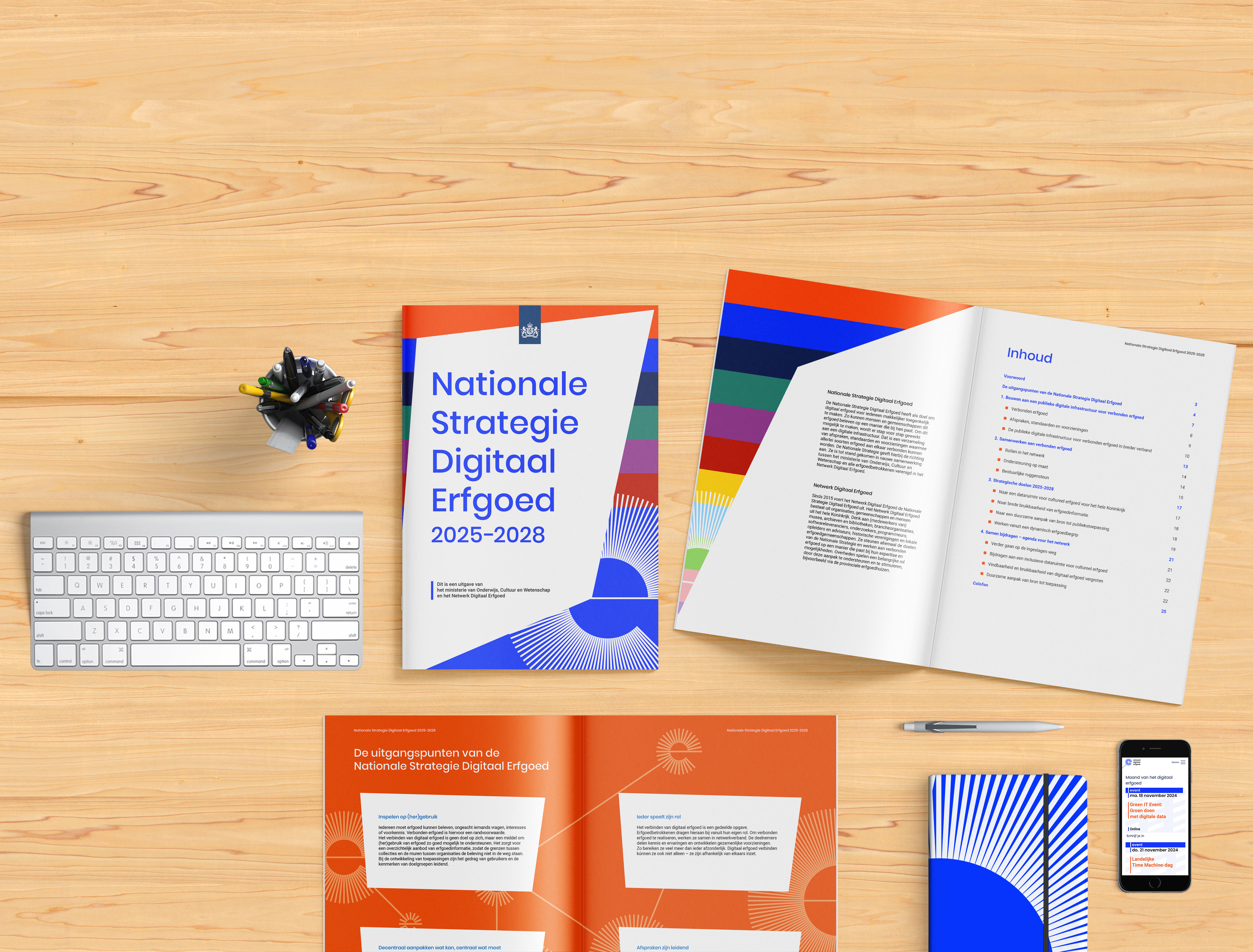 een aantal documenten van het netwerk digitaal erfgoed liggen op een tafel